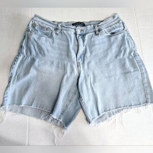 ⭐️5/$25 Calvin Klein light wash cut off Denim shorts Size 31